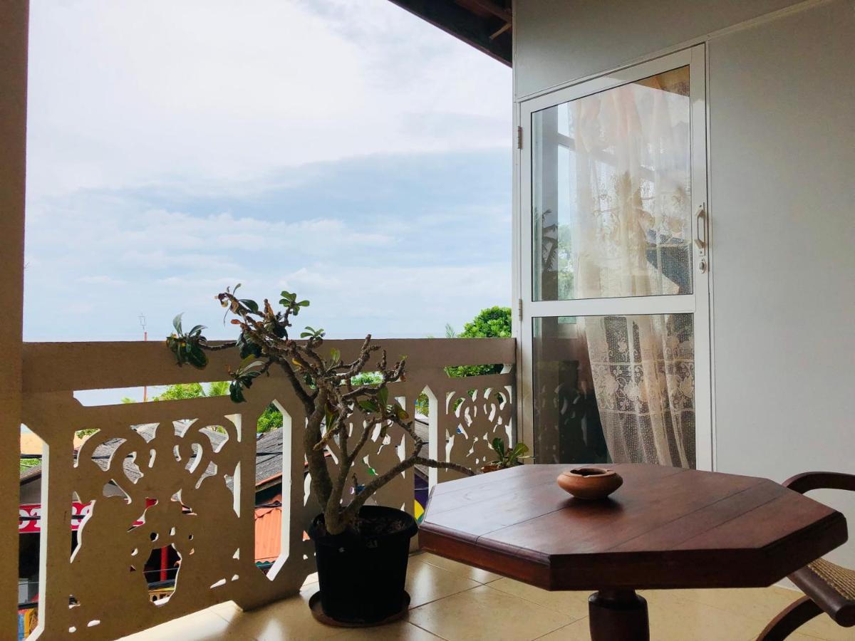 Blue Sea View Bed & Breakfast Унаватуна Екстериор снимка